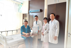 TRAO CƠ HỘI SỐNG LẦN HAI CHO BỆNH NHÂN QUỐC TẾ NHỜ ĐIỀU TRỊ ĐỘT QUỴ TRONG "GIỜ VÀNG" 2 Ngày xuất viện, bệnh nhân đã tự đi lại, sinh hoạt độc lập và gửi lời cảm ơn đội ngũ y bác sĩ, điều dưỡng và phục hồi chức năng.