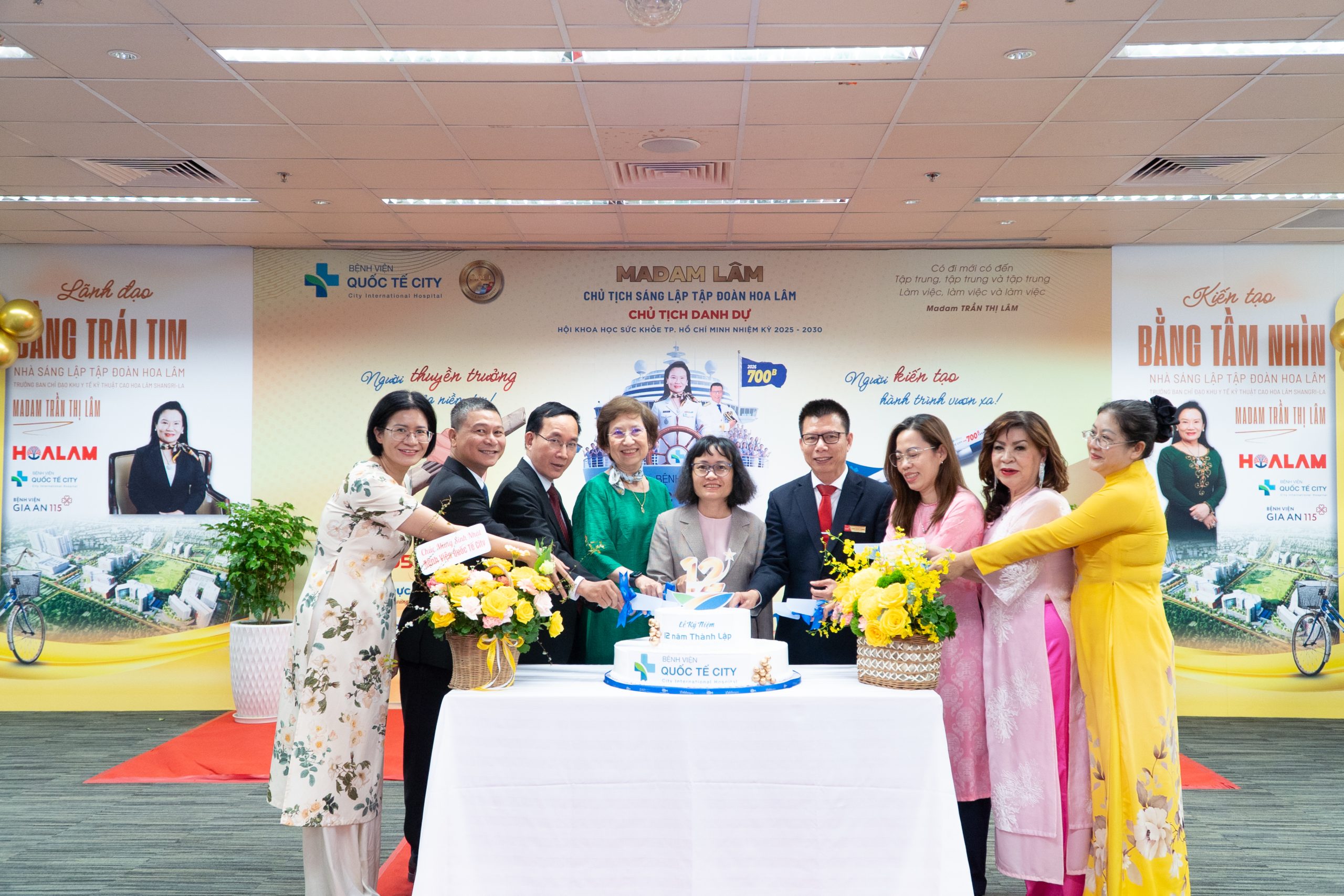 CHÚC MỪNG KỶ NIỆM 12 NĂM THÀNH LẬP BỆNH VIỆN QUỐC TẾ CITY 8 Cat banh scaled