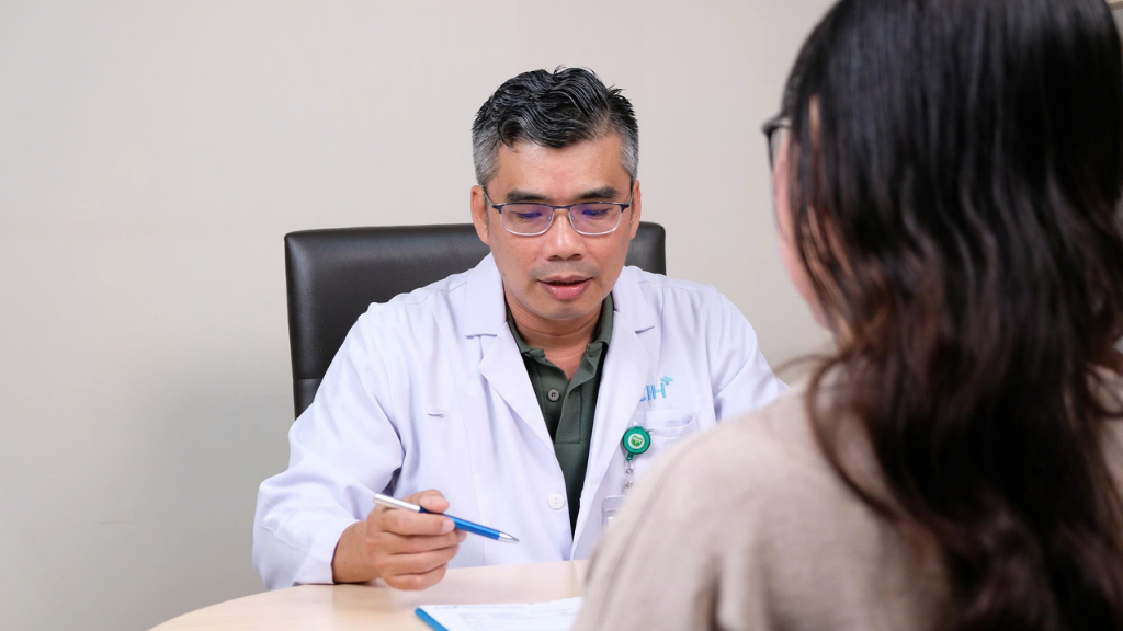 Nên đi thăm khám tại các cơ sở y tế uy tín nếu có dấu hiệu của bệnh trĩ