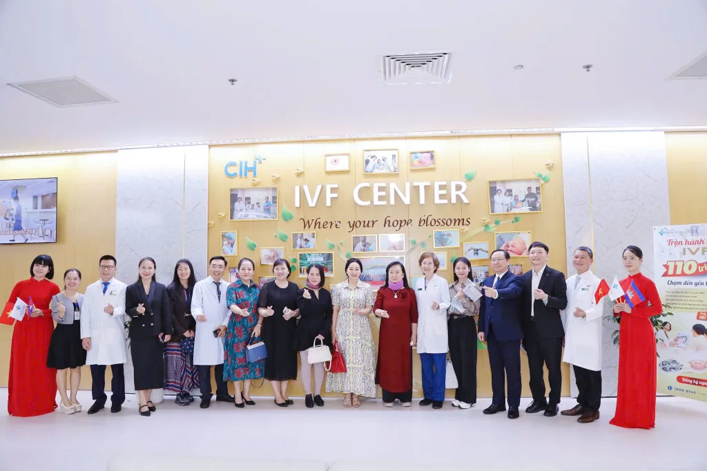 Đoàn công tác CSL Travel & Tours đến tham quan Trung tâm Hỗ trợ sinh sản (IVF Centre), Bệnh viện Quốc tế City