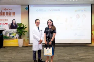 Khoảnh khắc gia đình thành công tại IVF Center đồng hành cùng hội thảo và truyền thêm hy vọng cho các cặp vợ chồng hiếm muộn.
