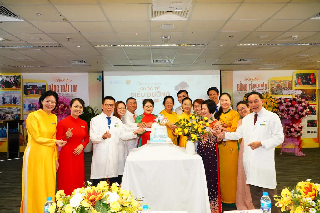 Ban lãnh đạo Bệnh viện tri ân và tôn vinh những đóng góp đầy ý nghĩa của đội ngũ Điều dưỡng và Thư ký Y khoa