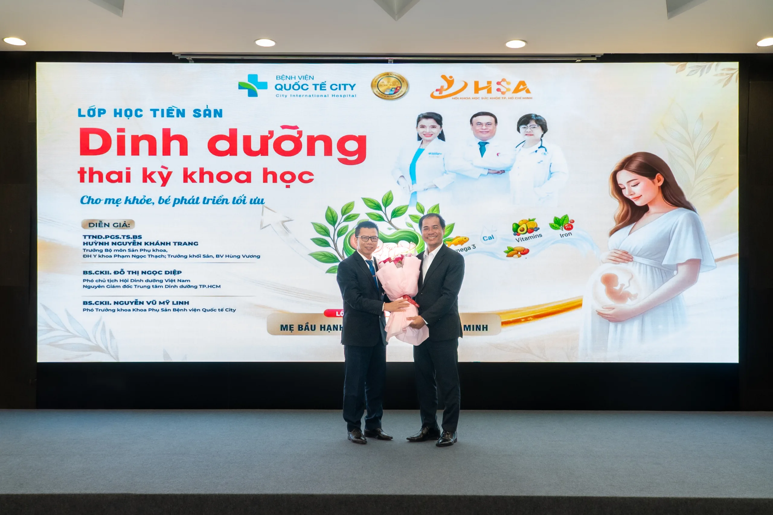 ThS.BS. Trần Quốc Thành - Giám đốc Điều hành và PGS.TS. Nguyễn Thanh Bình – Chủ tịch Hội khoa học sức khỏe TP. Hồ Chí Minh