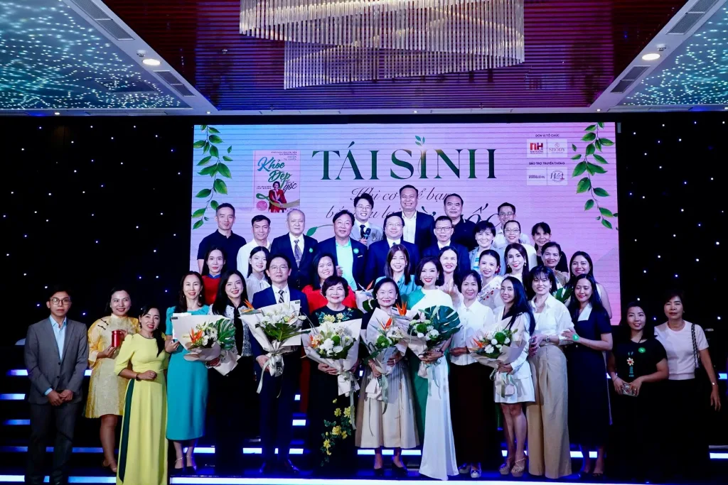 Ban lãnh đạo Khu Y tế Kỹ thuật cao TP.HCM tham dự sự kiện Kỷ niệm 01 năm phát hành sách "Khỏe đẹp từ gốc" và Ra mắt Bộ nhận diện SBody Framework do Công ty Nam Hương Media & Event và Công ty SBody đồng tổ chức