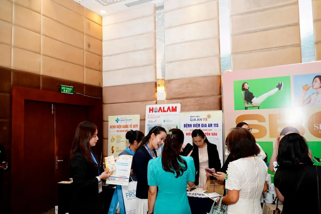 Các khu vực trưng bày của Bệnh viện Quốc tế City và Bệnh viện Gia An 115 thu hút đông đảo khách tham quan