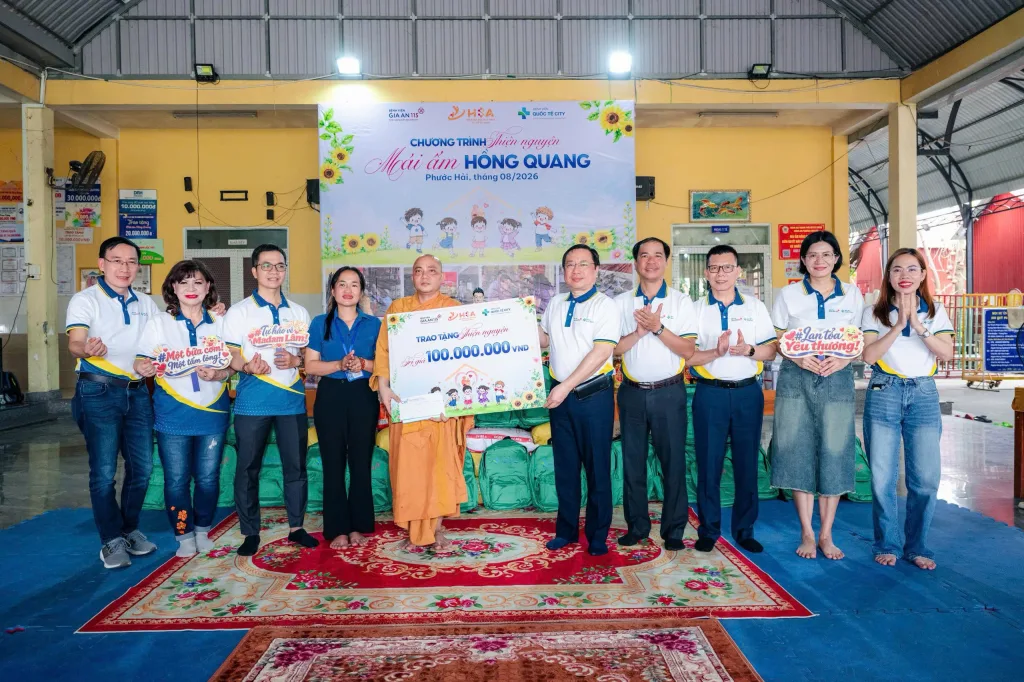 Khu Y tế Kỹ thuật cao TP.HCM gồm Bệnh viện Gia An 115 và Bệnh viện Quốc tế City phối hợp cùng Hội Khoa học Sức khỏe TP.HCM đã đến thăm Mái ấm Hồng Quang
