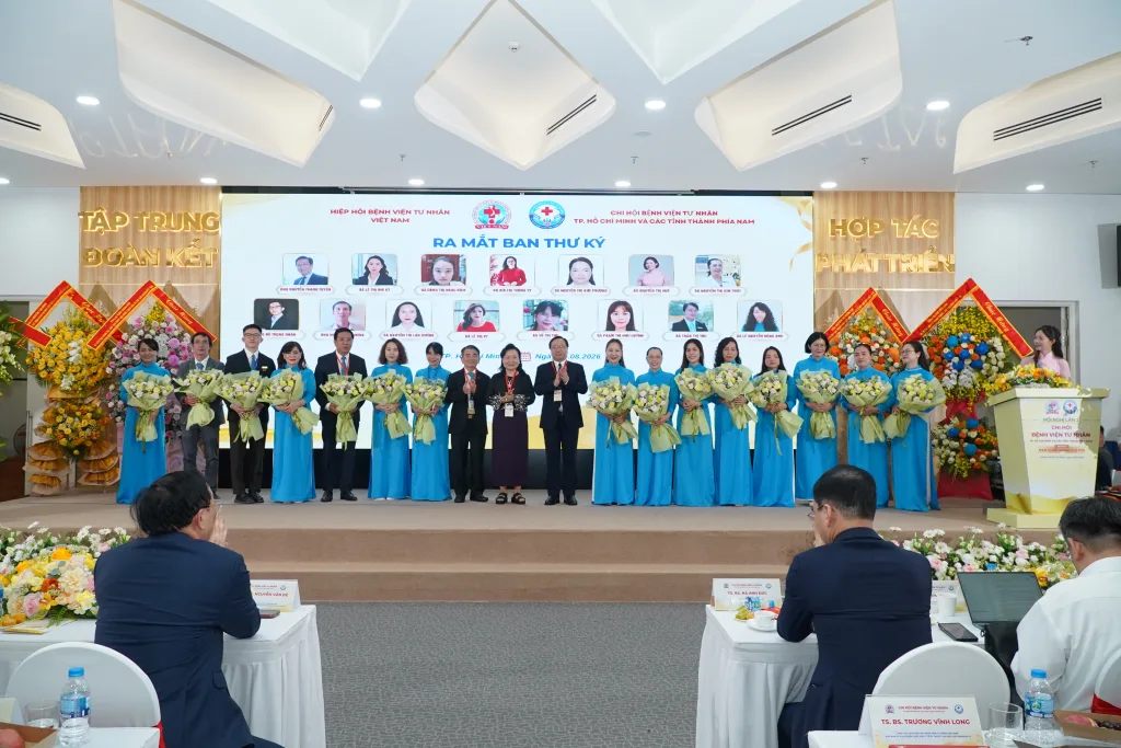 Ban Thư ký thuộc Ban chấp hành Chi hội Bệnh viện Tư nhân TP.HCM và các tỉnh, thành phía Nam.