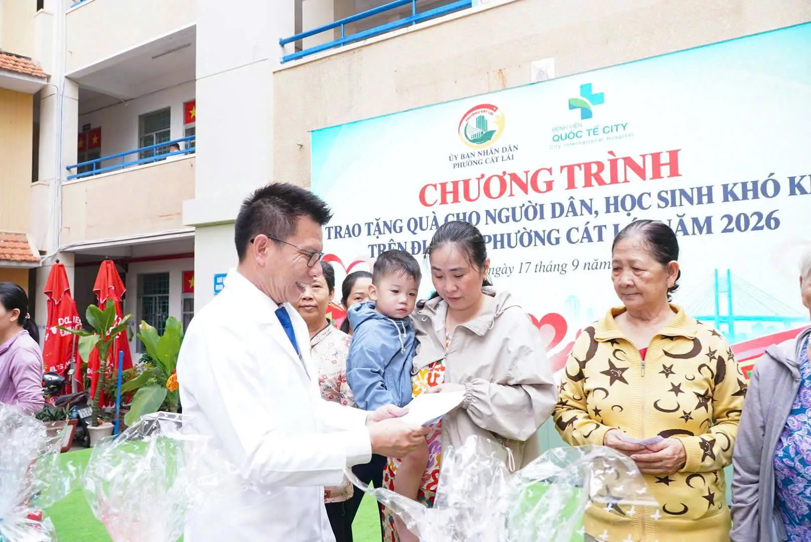 Sự đồng hành giữa Bệnh viện Quốc tế City và chính quyền địa phương góp phần tạo nên một chương trình thiết thực, ý nghĩa.