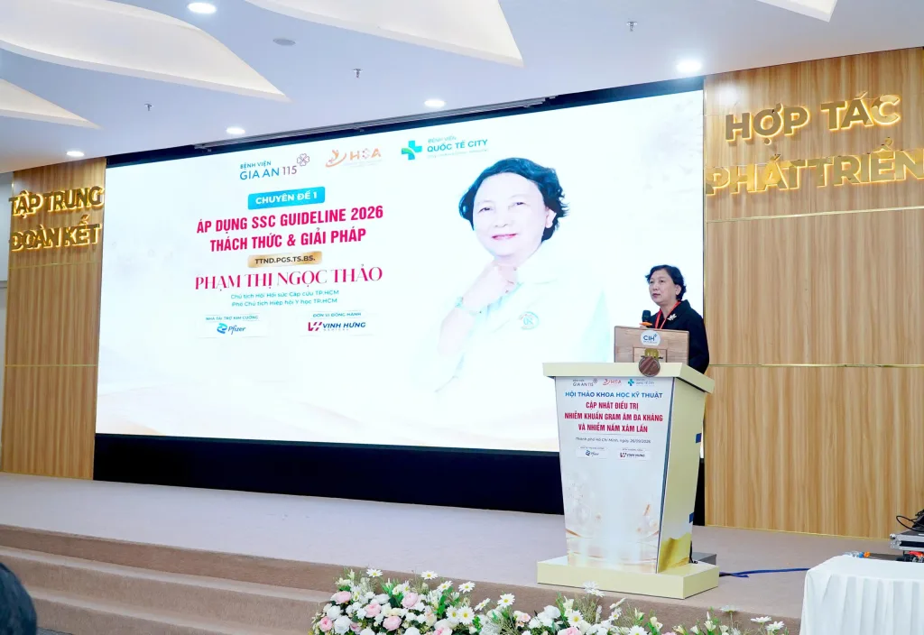 TTND. PGS. TS. BS. Phạm Thị Ngọc Thảo - Chủ tịch Hội Hồi sức Cấp cứu TP.HCM; Phó chủ tịch Hiệp Hội Y Học TP.HCM trình bày