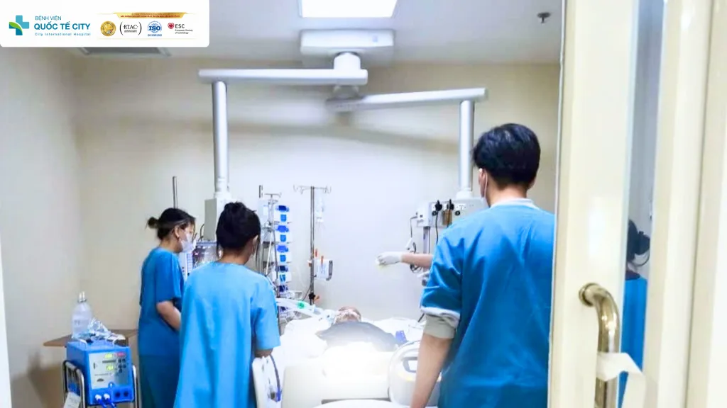 Người bệnh được chăm sóc và theo dõi liên tục tại Khoa Hồi sức tích cực Bệnh viện Quốc tế City.