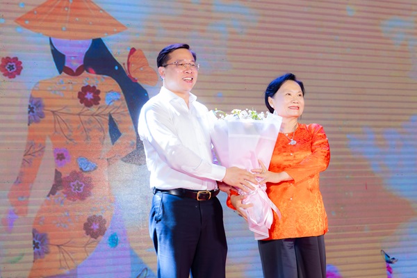 Đêm tiệc vinh danh Phụ nữ Tập đoàn Hoa Lâm và cán bộ Phụ nữ Quận Bình Tân