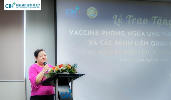 Tặng vaccine ngừa ung thư cổ tử cung cho Hội HLPN quận Bình Tân