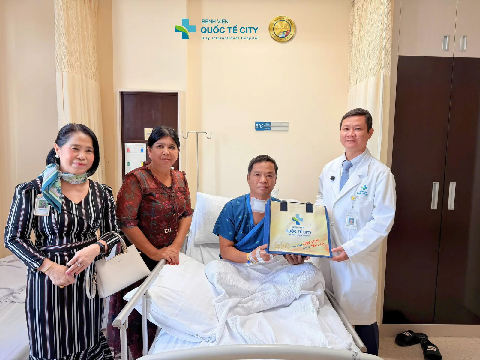 Bệnh nhân phục hồi nhanh chóng và vui mừng trước ngày xuất viện