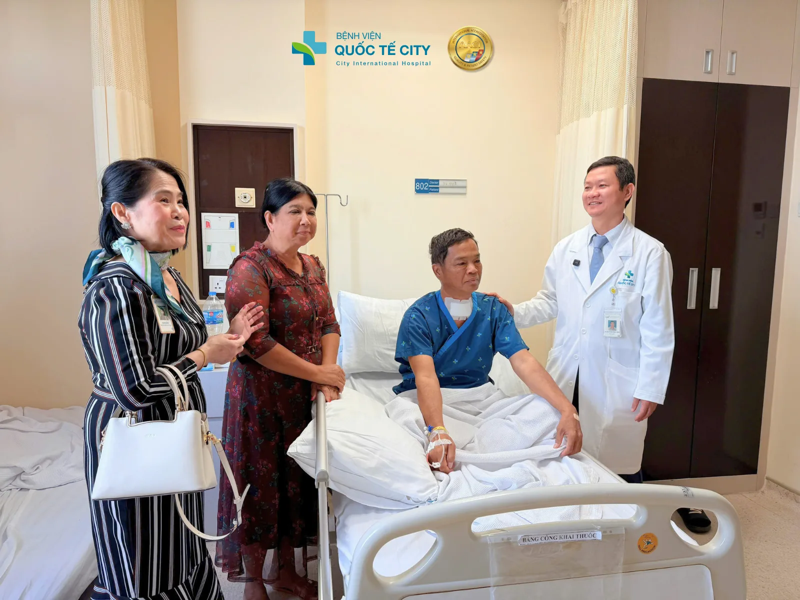 Phẫu thuật 2 trong 1 giúp giúp giảm áp lực tâm lý, hạn chế những nguy cơ liên quan đến gây mê nhiều lần, rút ngắn đáng kể thời gian nằm viện