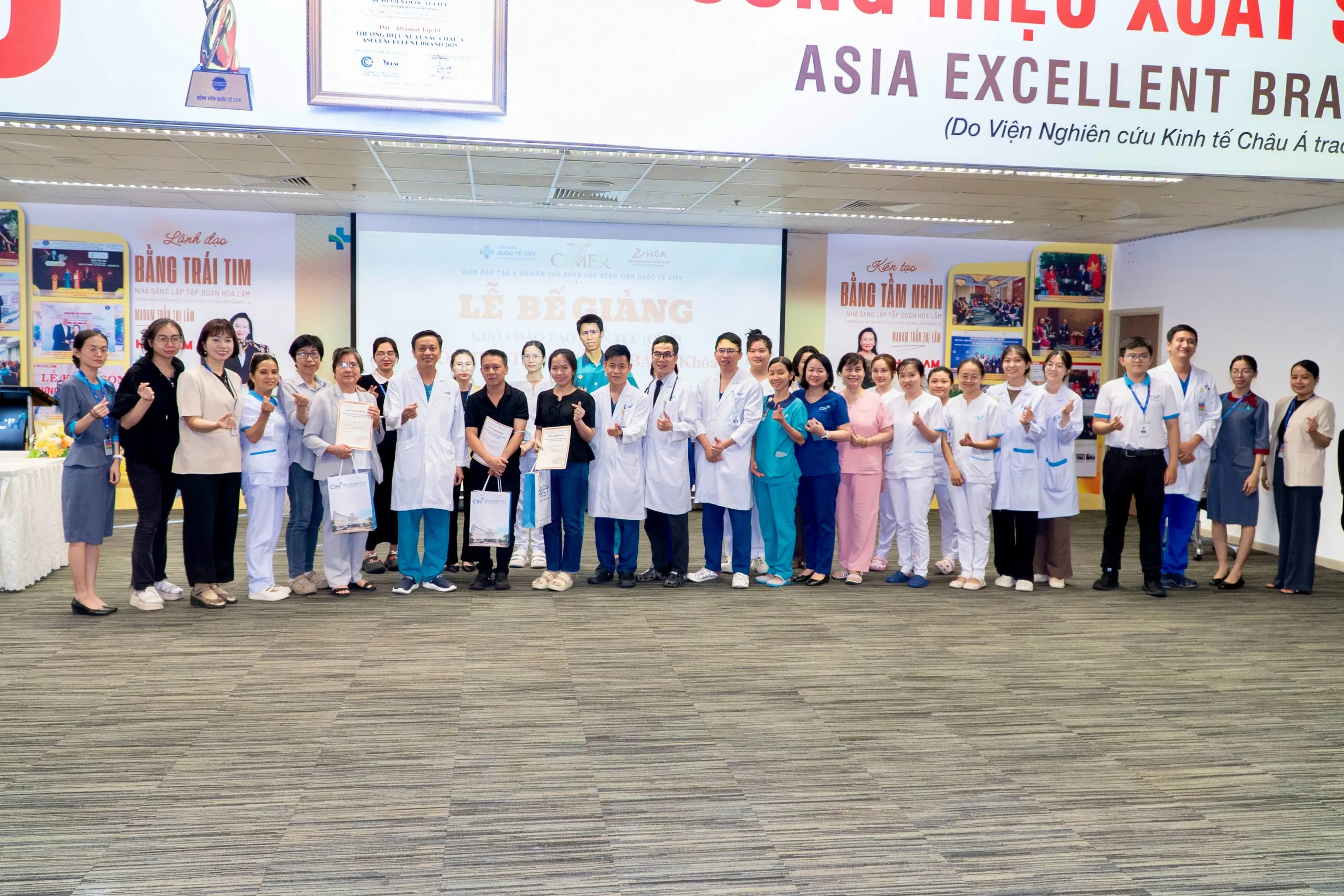 Viện Đào tạo & Nghiên cứu khoa học, Bệnh viện Quốc tế City đã tổ chức thành công Khóa 2, Khóa đào tạo CME "Hồi sinh tim phổi cơ bản" ở người lớn và trẻ em.